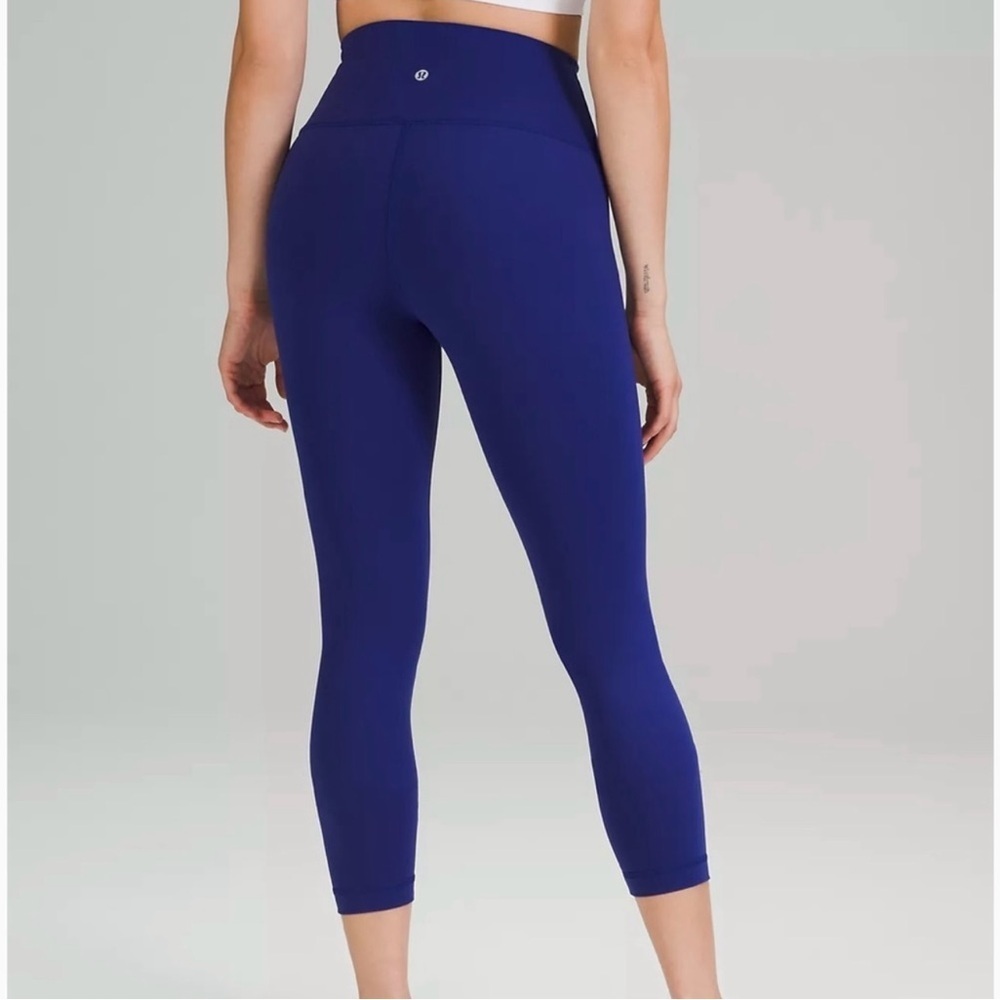 Lululemon wunder train tight in good used condition.
Size:2
Length:27” - Picture 2 of 5